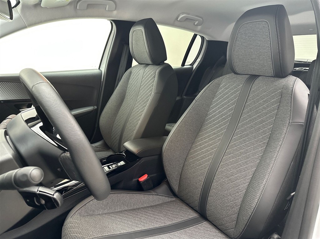 Peugeot e-208 EL Allure 136HK 5d Aut. - Image 19