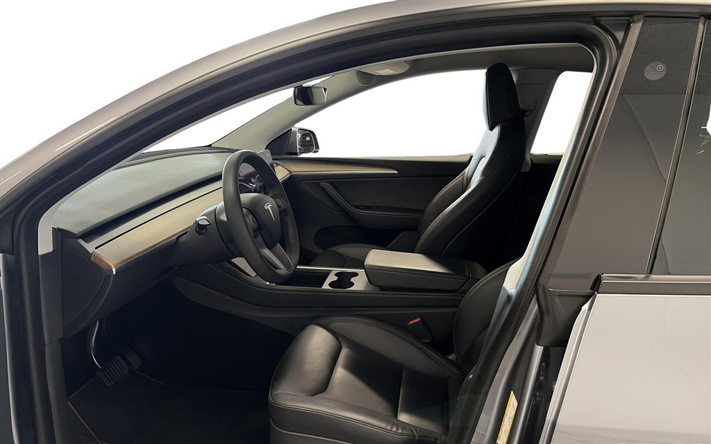 Tesla Model Y EL Long Range AWD 514HK 5d Aut. - Image 9