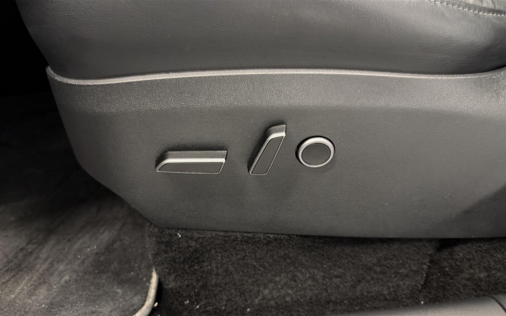 Tesla Model Y EL Long Range AWD 514HK 5d Aut. - Image 20