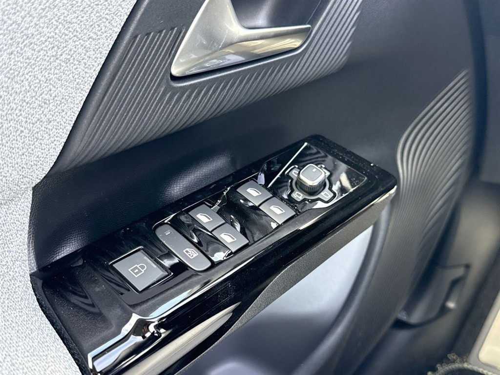 Citroën e-C5 Aircross EL VTR Sport 210HK 5d Aut. - Image 18