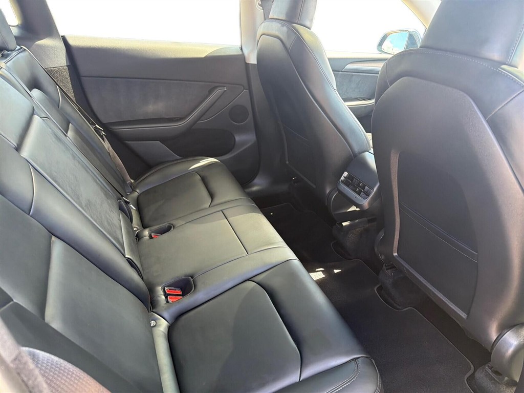 Tesla Model Y EL Long Range AWD 514HK 5d Aut. - Image 12