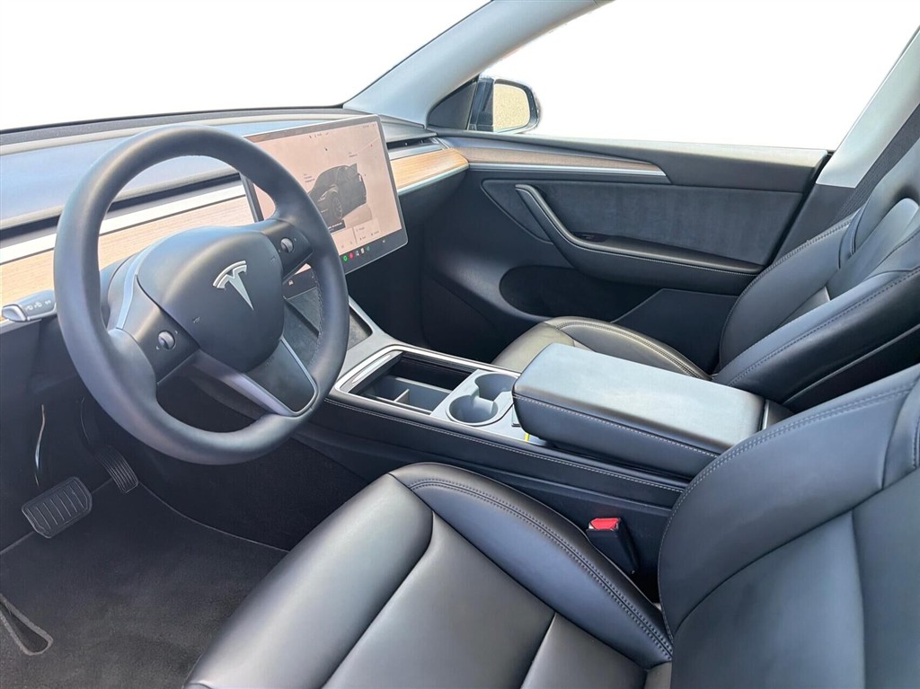 Tesla Model Y EL Long Range AWD 514HK 5d Aut. - Image 3