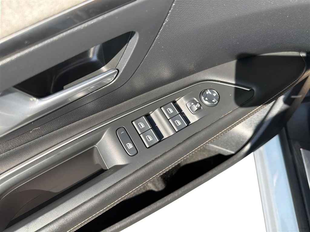 Peugeot 3008 1,6 PureTech Plugin-hybrid GT First EAT8 225HK 5d 8g Aut. - Image 11