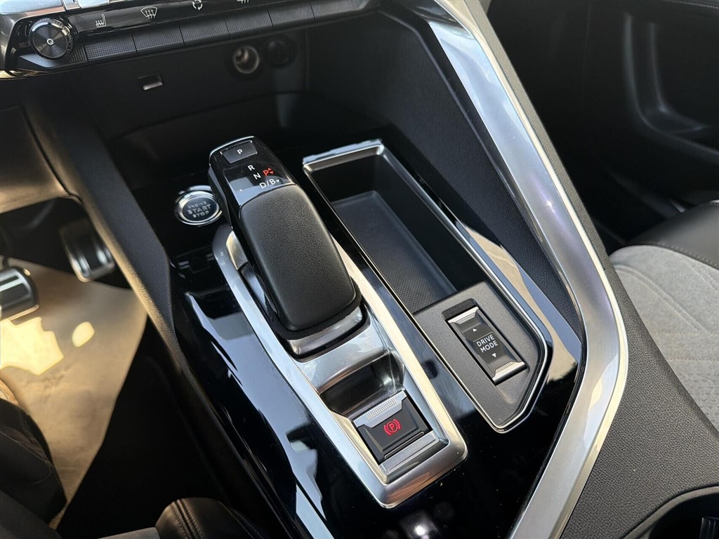 Peugeot 3008 1,6 PureTech Plugin-hybrid GT First EAT8 225HK 5d 8g Aut. - Image 17