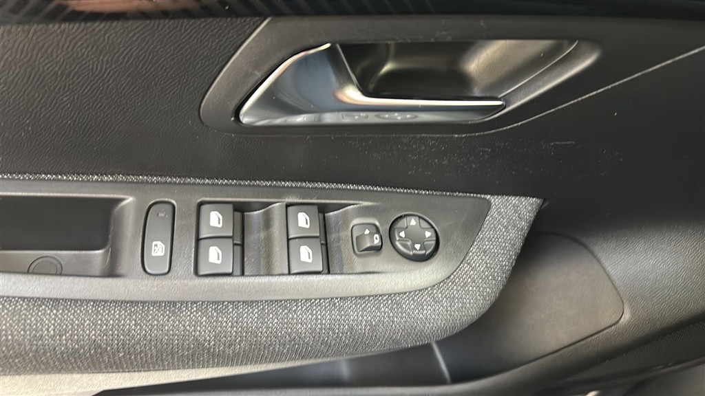 Peugeot e-208 EL Style 136HK 5d Aut. - Image 19