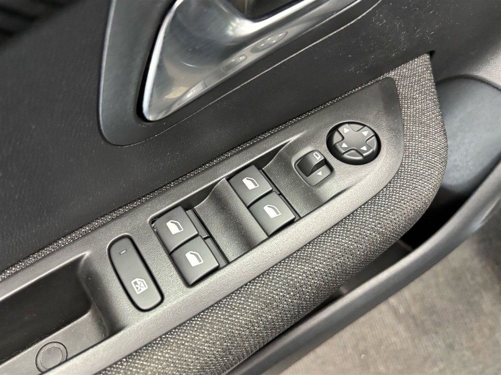 Peugeot e-208 EL Style 136HK 5d Aut. - Image 11