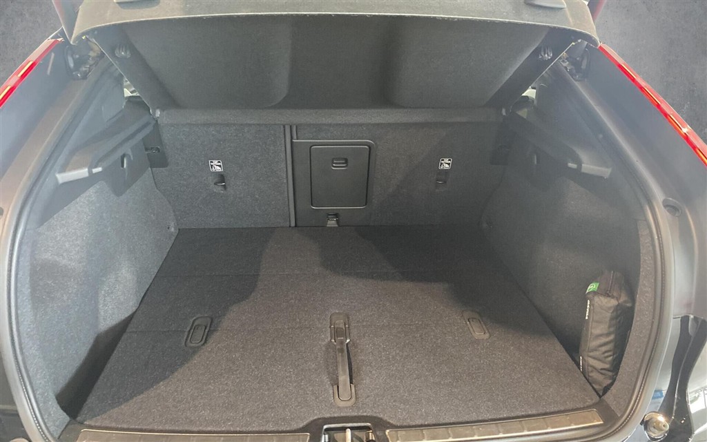 Volvo C40 P8 Recharge Twin Plus AWD 408HK 4d Aut. - Image 17