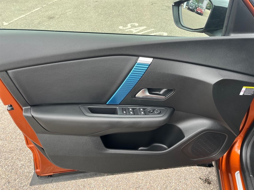 Citroën e-C4 EL Iconic 136HK 5d Aut. - Image 13