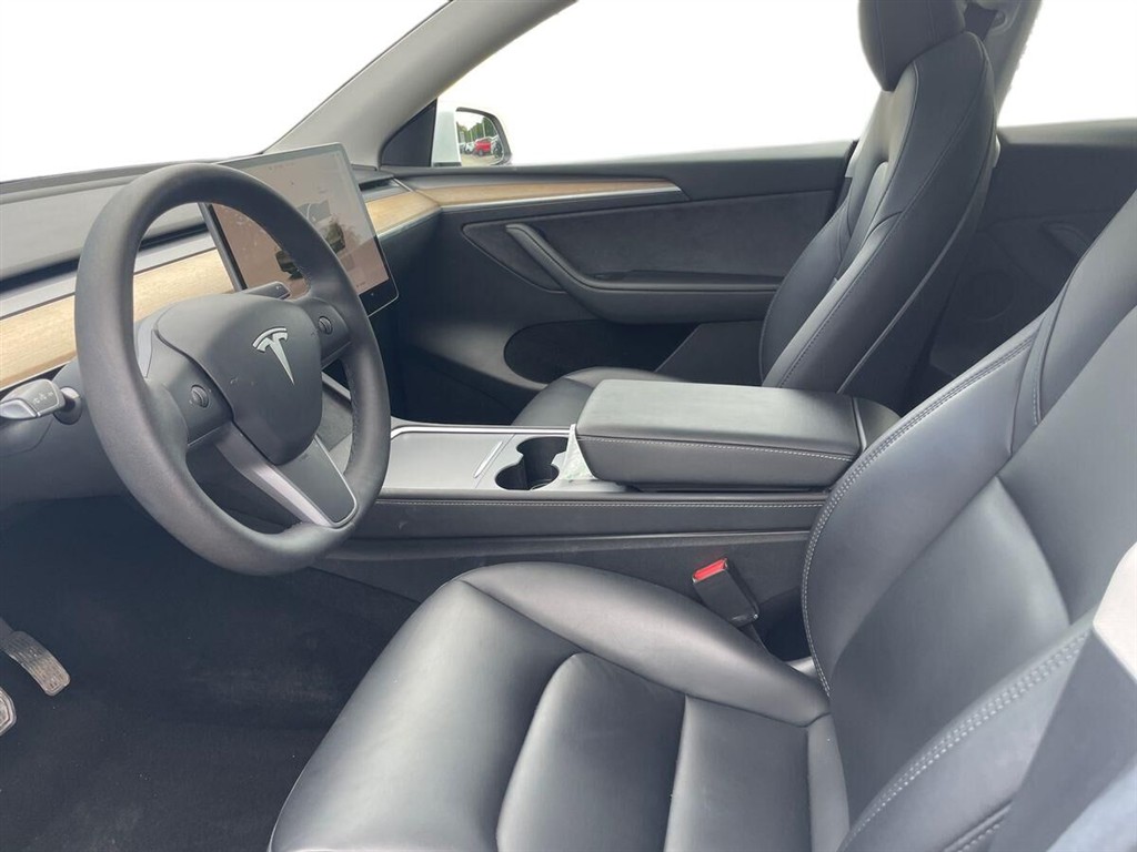 Tesla Model Y EL Long Range AWD 514HK 5d Aut. - Image 10