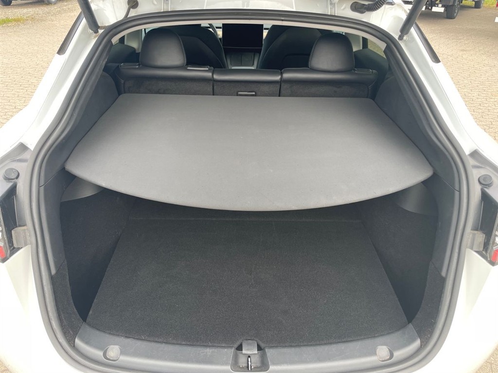 Tesla Model Y EL Long Range AWD 514HK 5d Aut. - Image 13