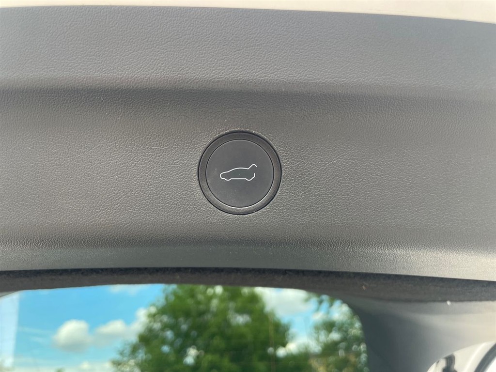Tesla Model Y EL Long Range AWD 514HK 5d Aut. - Image 19