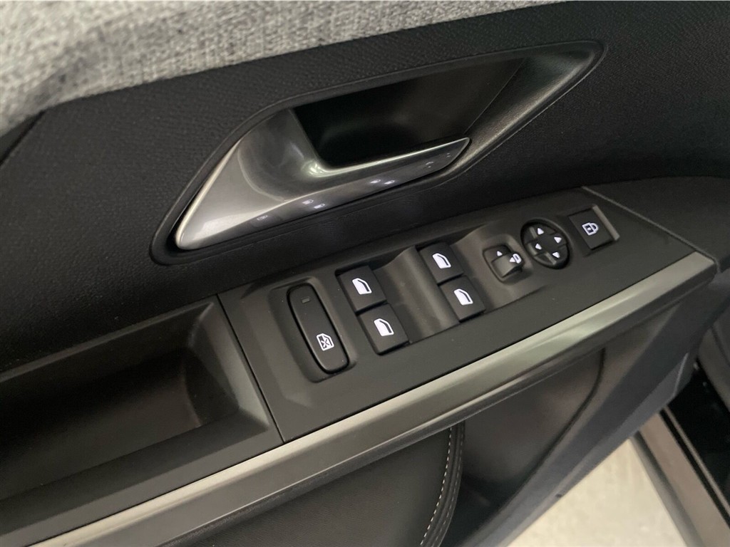 Peugeot e-5008 EL Allure 210HK 5d Aut. - Image 12