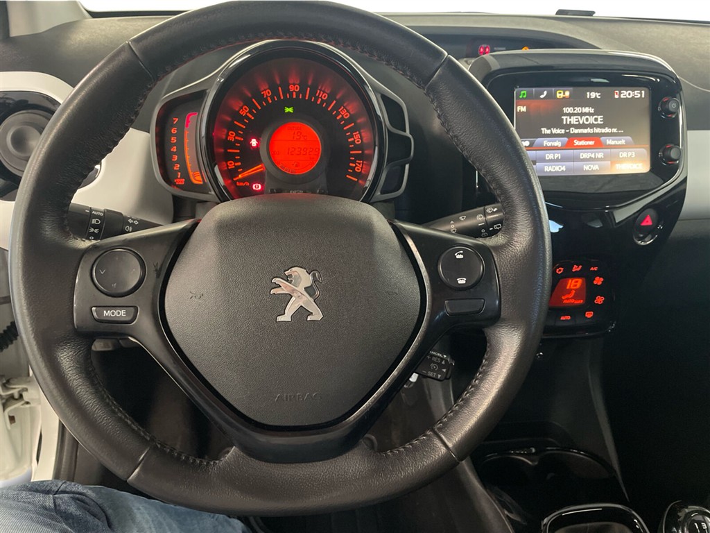 Peugeot 108 1,0 e-Vti Allure+ 69HK 5d - Image 17