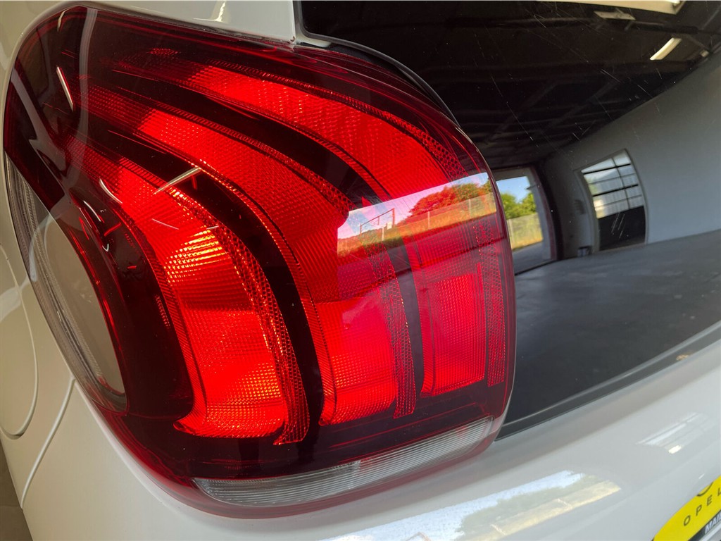 Peugeot 108 1,0 e-Vti Allure+ 69HK 5d - Image 18