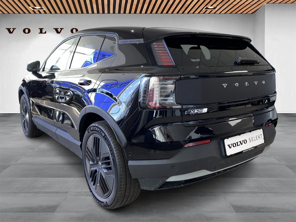 Volvo EX30 Cross Country P8 Twin Motor Performance Ultra AWD 428HK 5d Aut. - Image 2