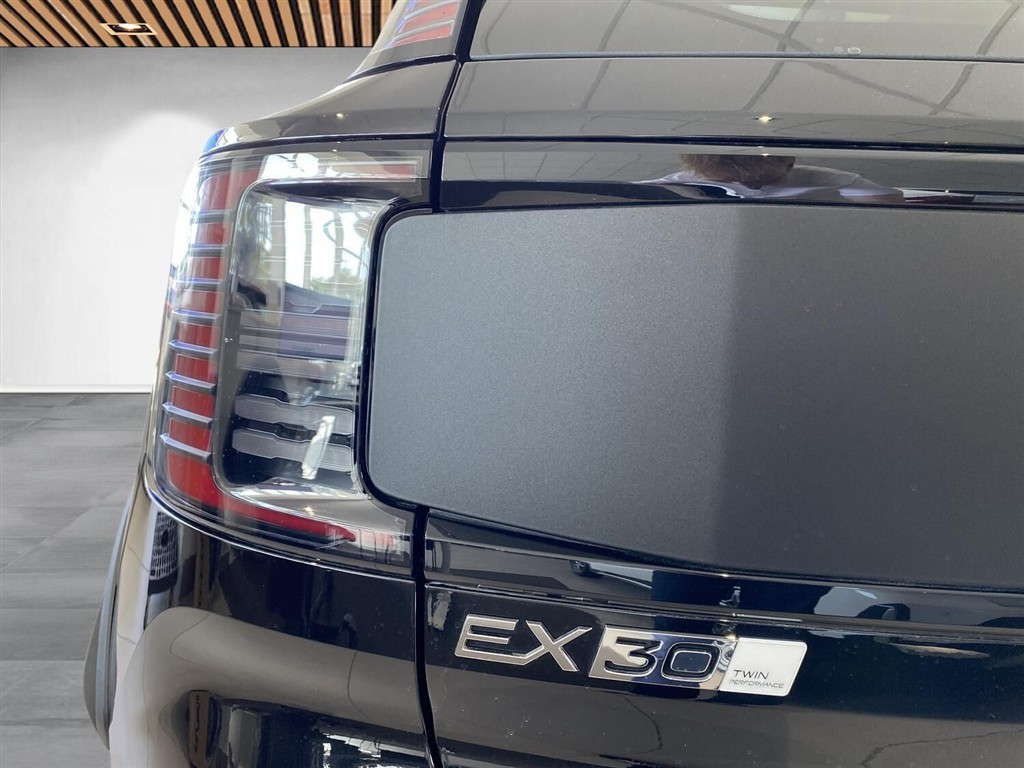 Volvo EX30 Cross Country P8 Twin Motor Performance Ultra AWD 428HK 5d Aut. - Image 3