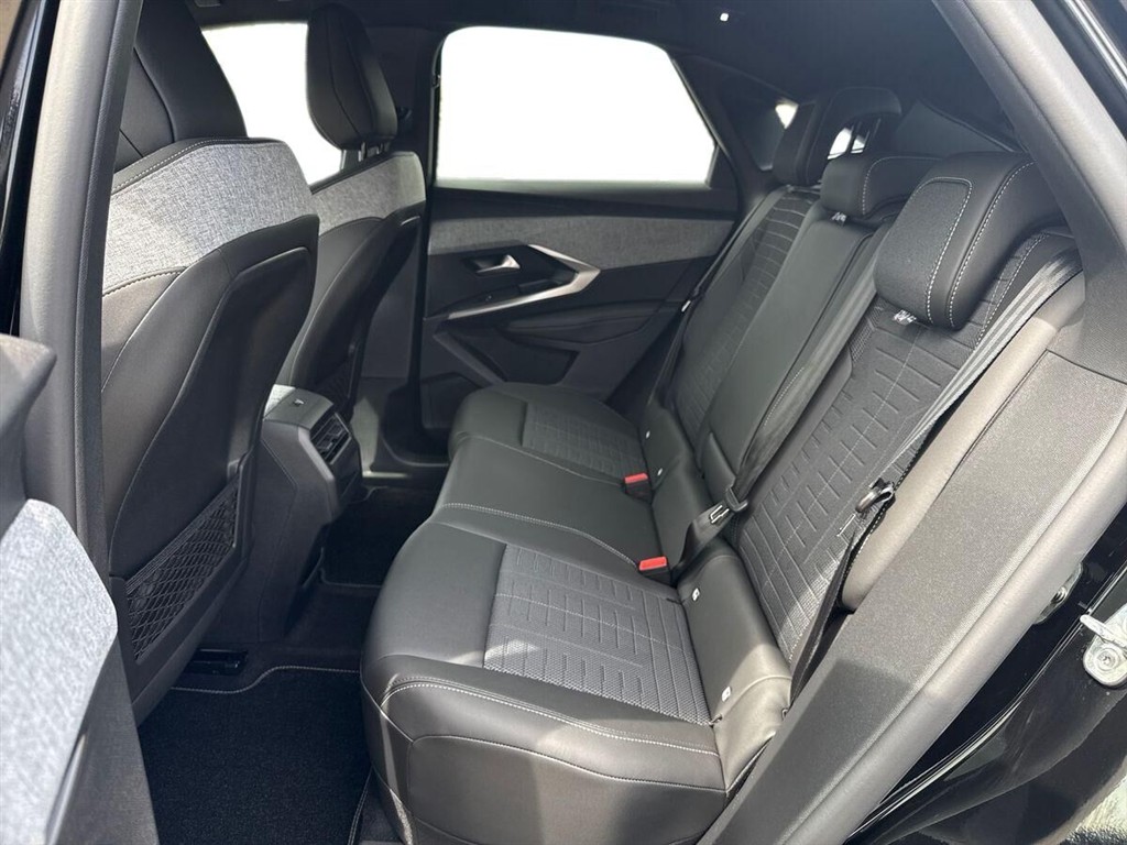 Peugeot e-3008 EL GT Pack 210HK 5d Aut. - Image 11