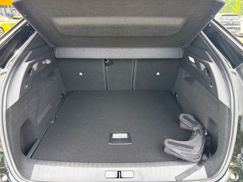Peugeot e-3008 EL GT Pack 210HK 5d Aut. - Image 13