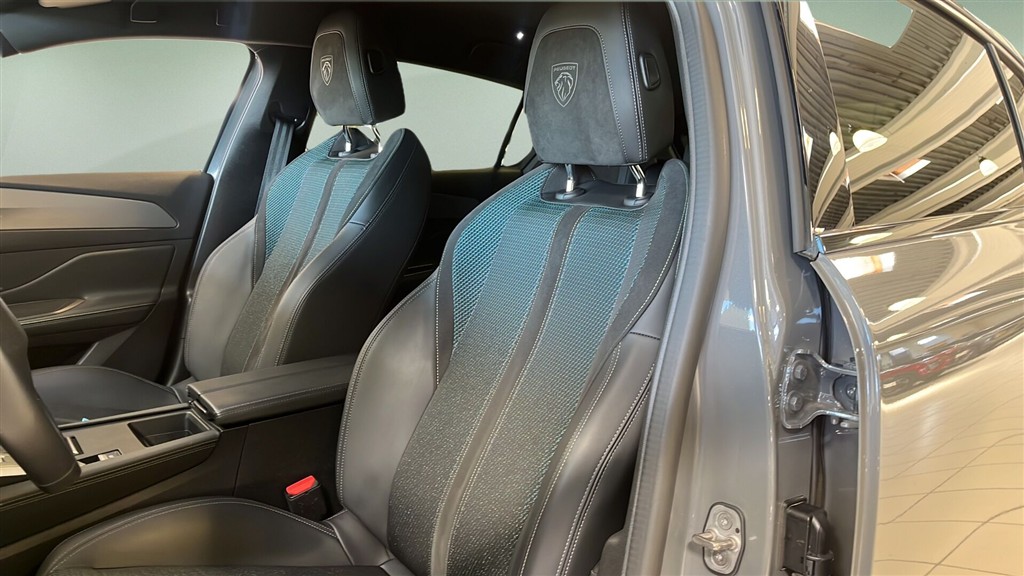 Peugeot e-308 EL First Edition 156HK 5d Aut. - Image 6