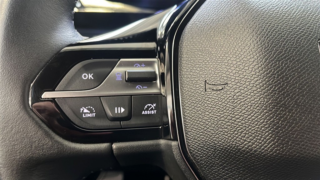 Peugeot e-308 EL First Edition 156HK 5d Aut. - Image 11