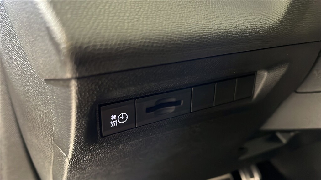 Peugeot e-308 EL First Edition 156HK 5d Aut. - Image 14