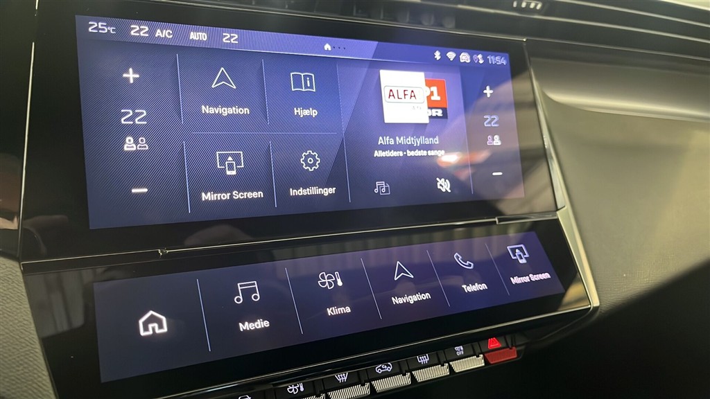 Peugeot e-308 EL First Edition 156HK 5d Aut. - Image 18