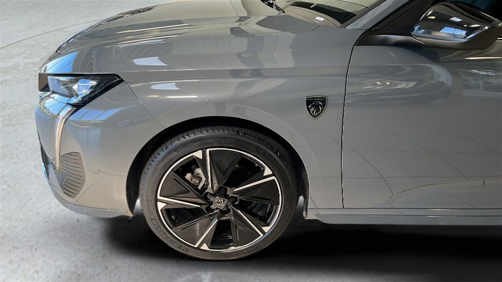Peugeot e-308 EL First Edition 156HK 5d Aut. - Image 4
