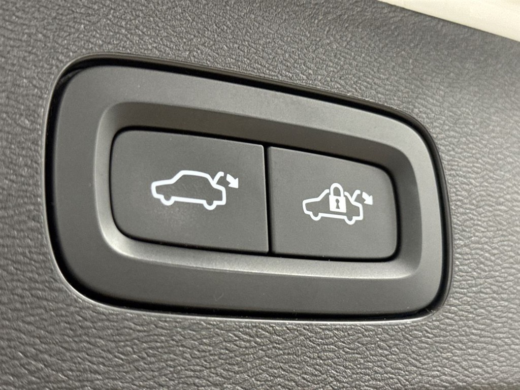 Volvo V60 2,0 T6 Recharge Plugin-hybrid R-design 340HK Stc 8g Aut. - Image 18