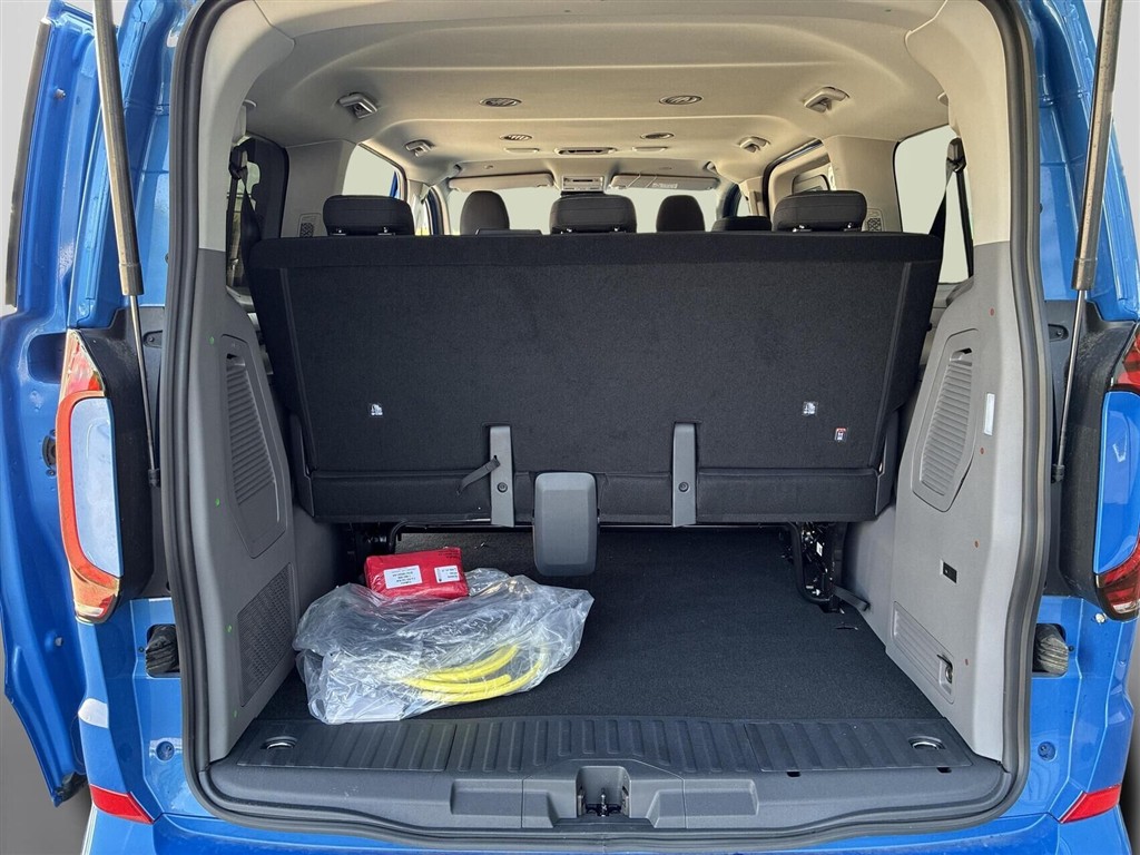 VW e-Caravelle L29 Lang EL Life 218HK Aut. - Image 8