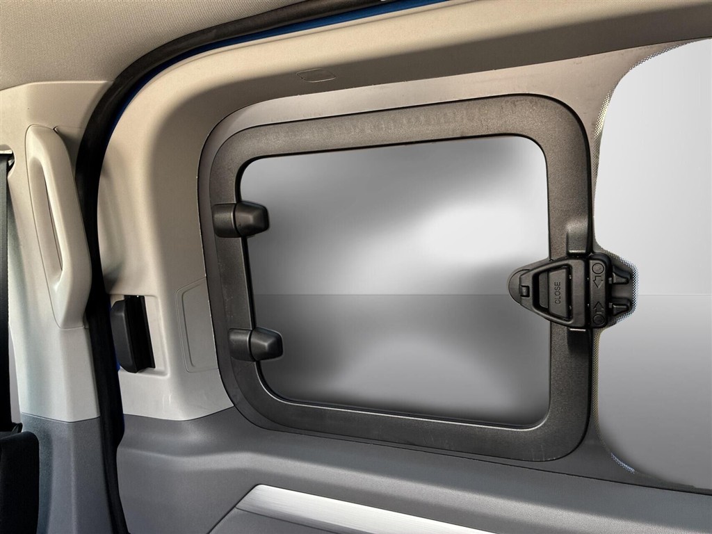 VW e-Caravelle L29 Lang EL Life 218HK Aut. - Image 9