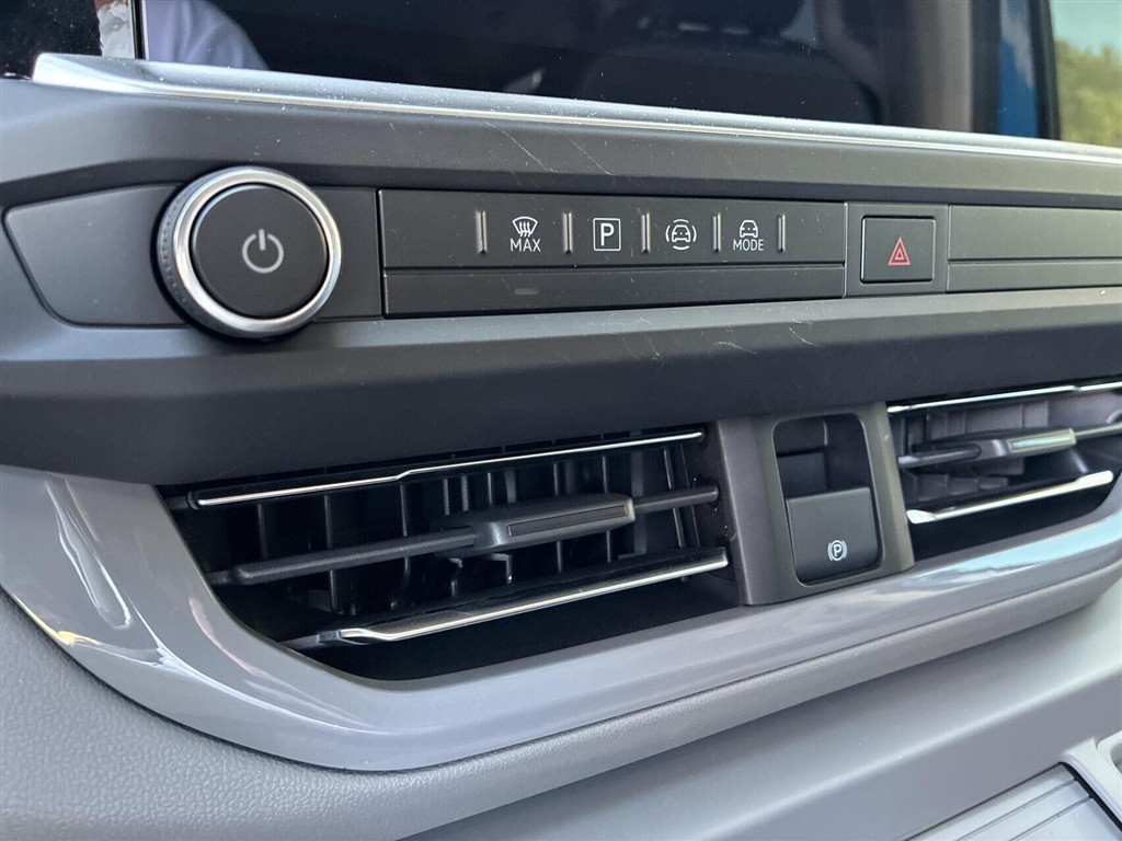 VW e-Caravelle L29 Lang EL Life 218HK Aut. - Image 17