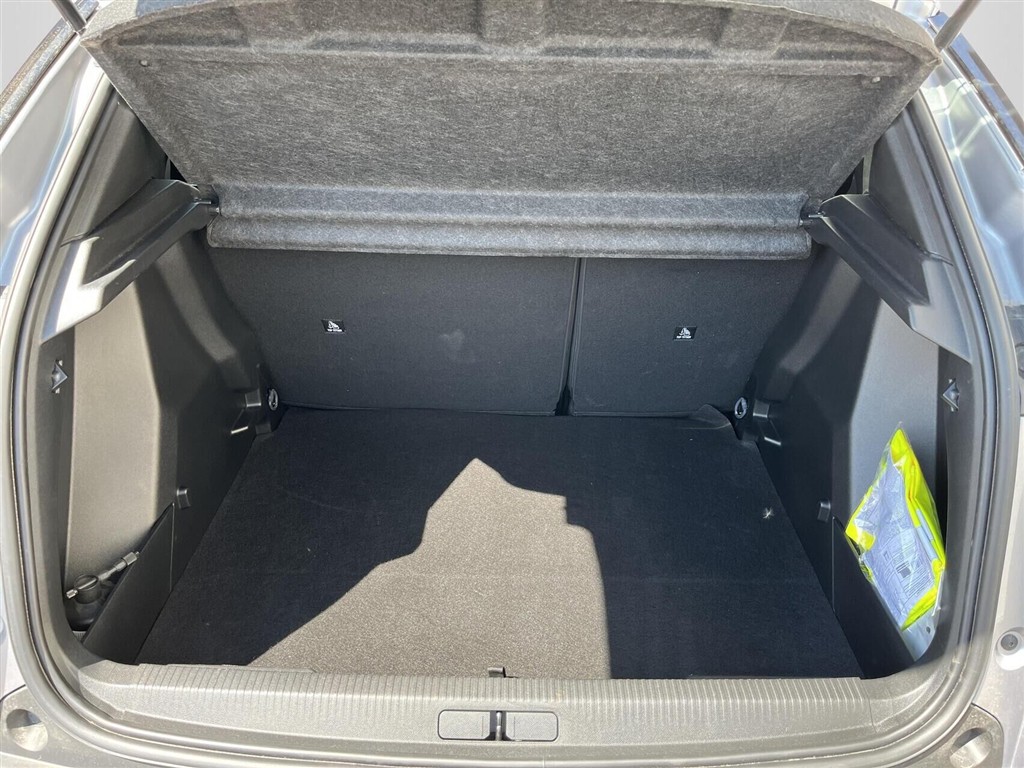 Peugeot e-2008 EL Style 156HK 5d Aut. - Image 10