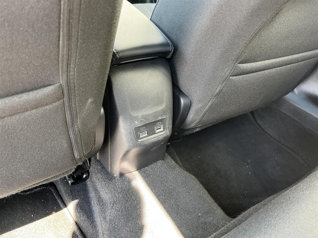 Peugeot e-2008 EL Style 156HK 5d Aut. - Image 11