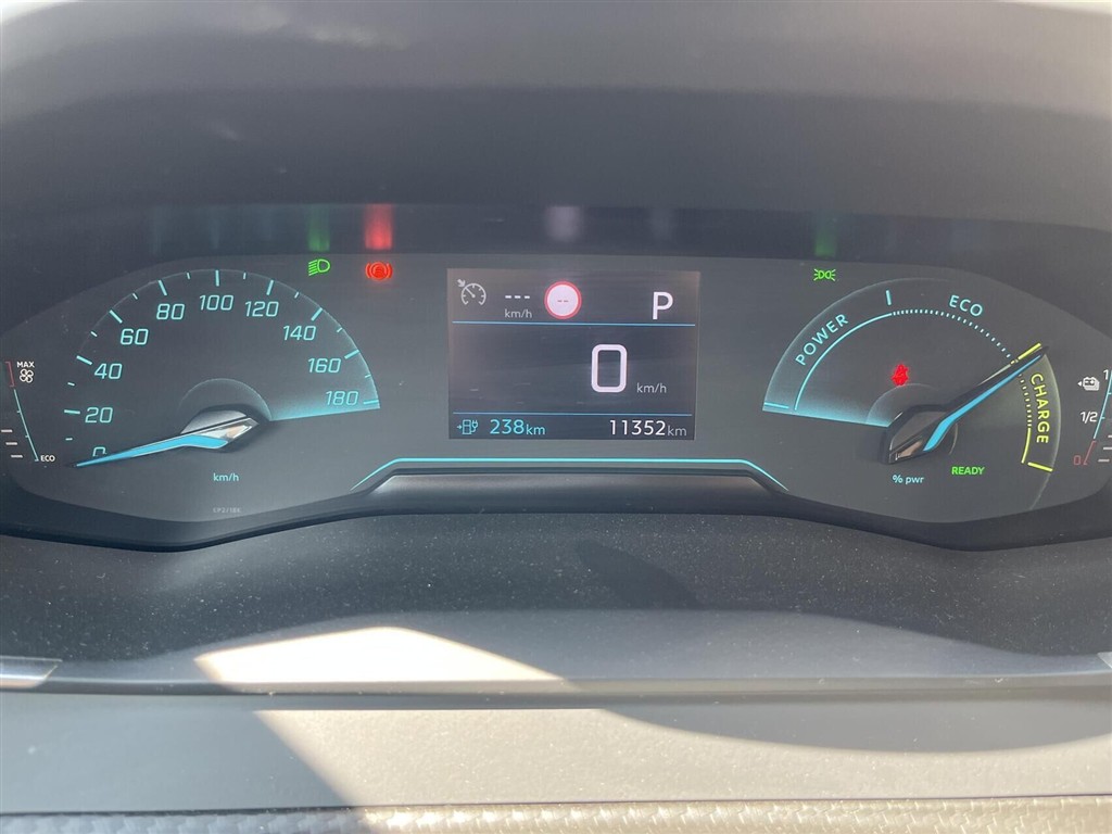 Peugeot e-2008 EL Style 156HK 5d Aut. - Image 13
