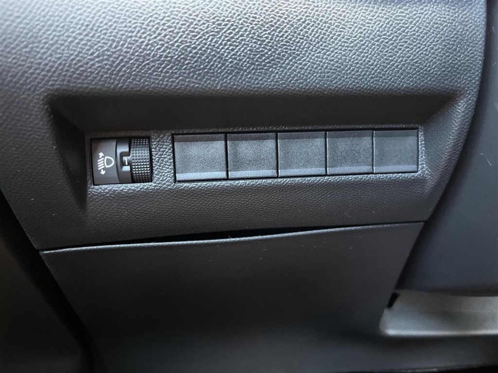 Peugeot e-2008 EL Style 156HK 5d Aut. - Image 19