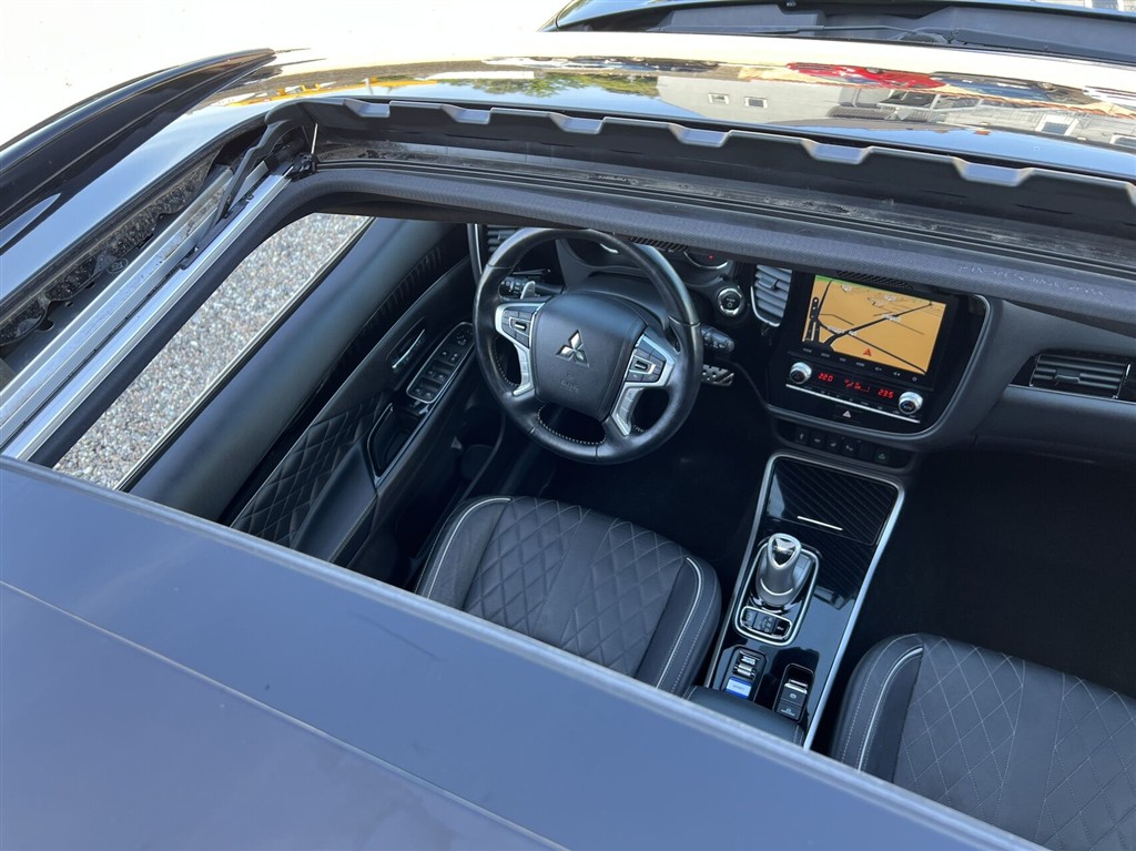Mitsubishi Outlander 2,4 PHEV Instyle S-Edition 4WD 224HK 5d Trinl. Gear - Image 7