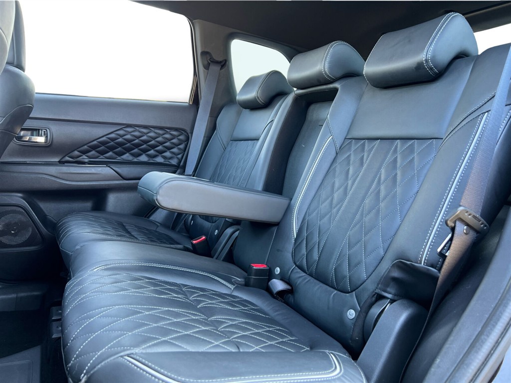 Mitsubishi Outlander 2,4 PHEV Instyle S-Edition 4WD 224HK 5d Trinl. Gear - Image 13