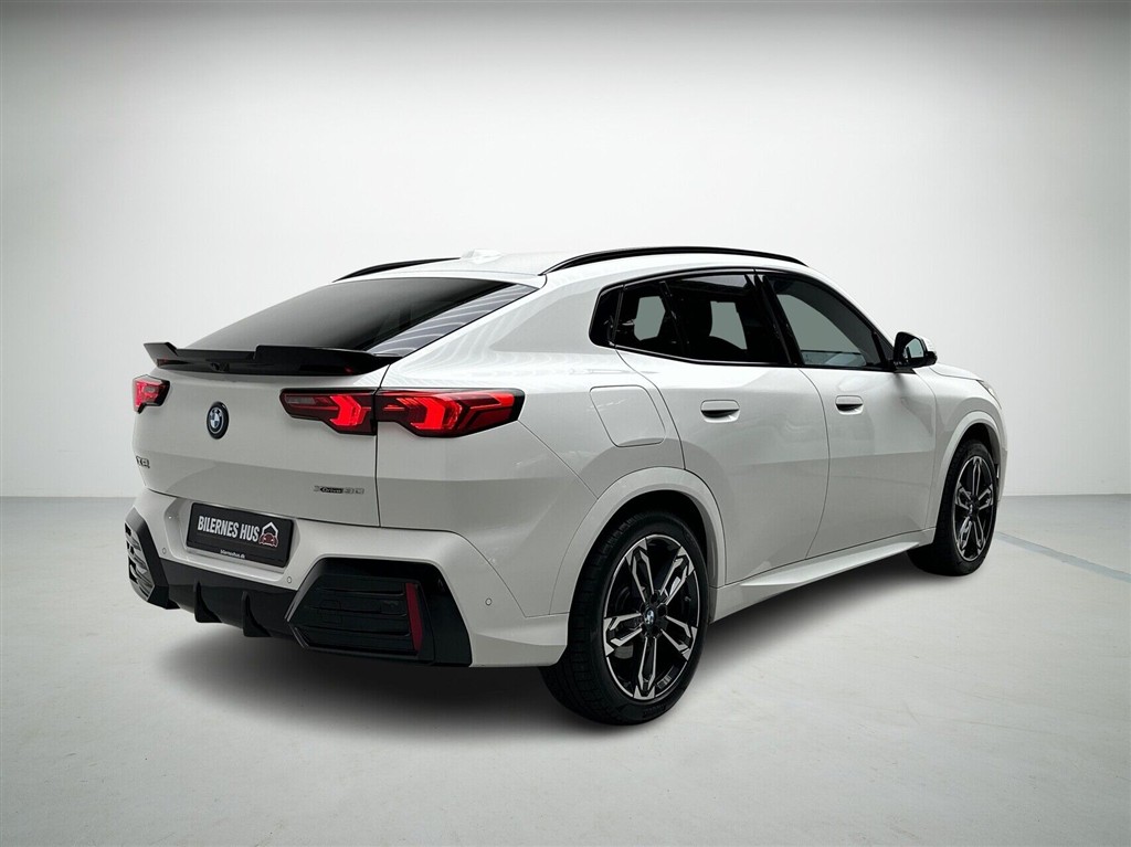 BMW iX2 xDrive30 EL M-Sport 313HK 5d Aut. - Image 2