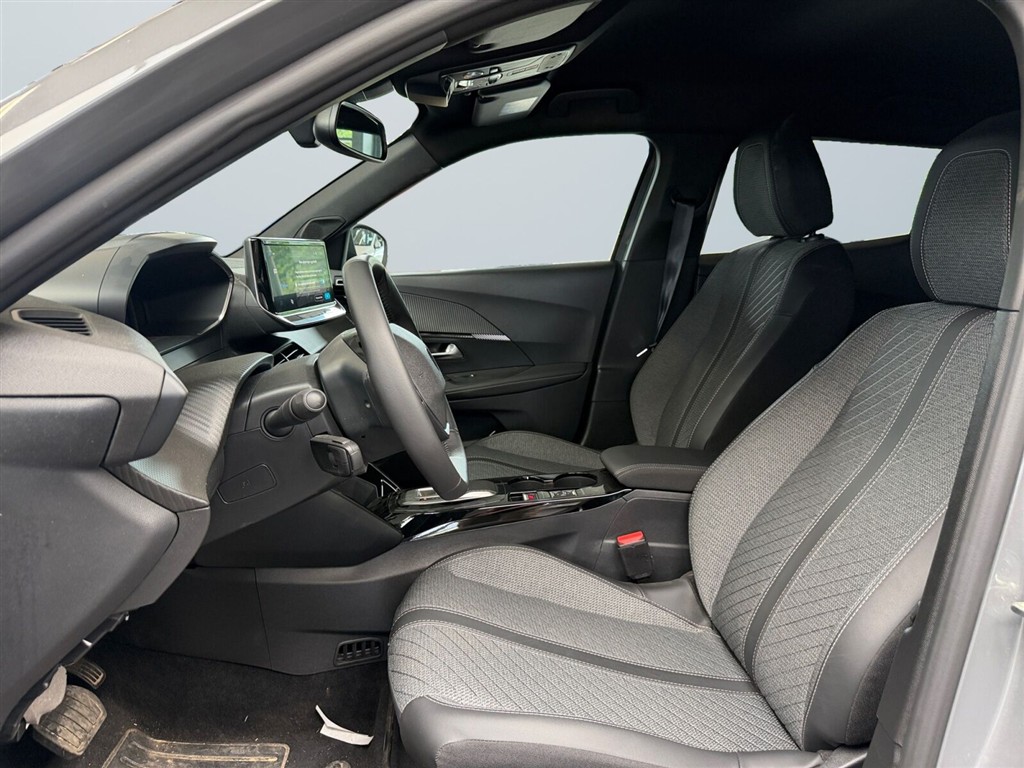 Peugeot e-2008 EL Allure 156HK 5d Aut. - Image 4