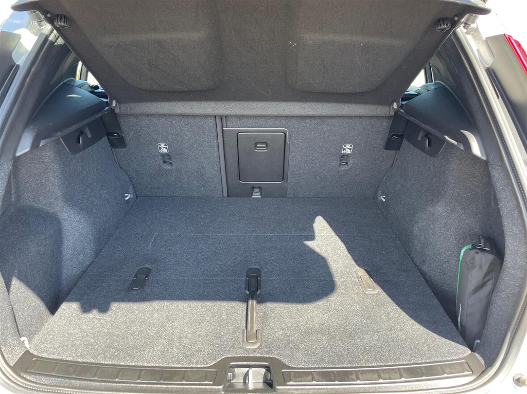 Volvo XC40 Recharge Extended Range Ultimate 252HK 5d Aut. - Image 13