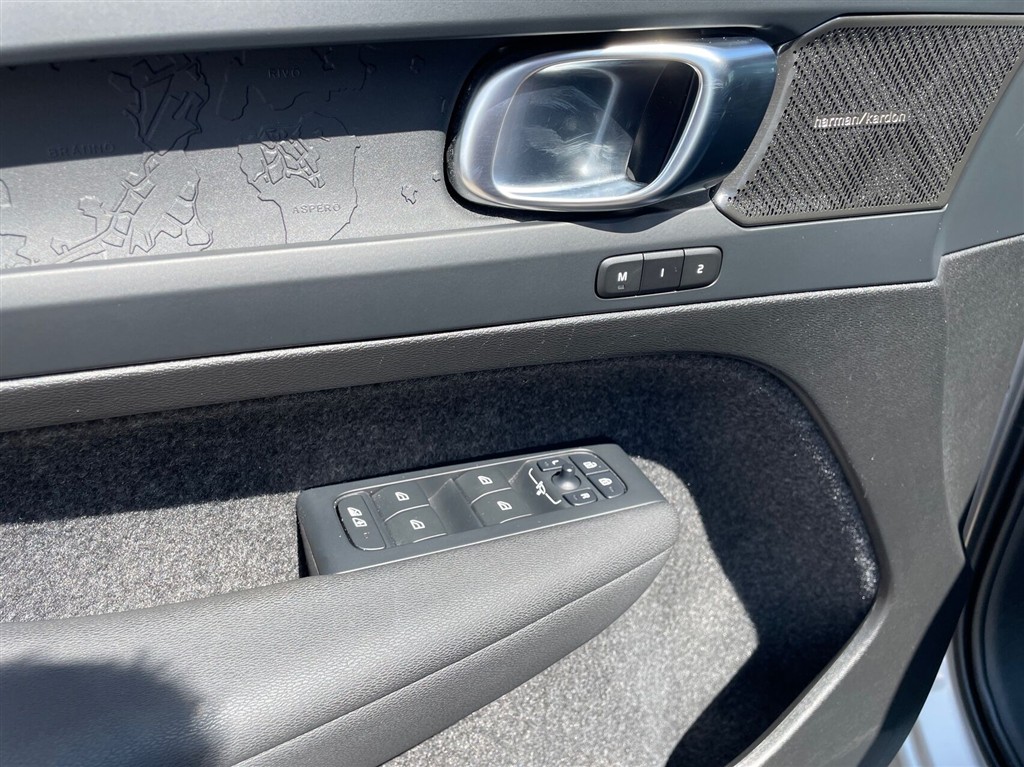 Volvo XC40 Recharge Extended Range Ultimate 252HK 5d Aut. - Image 16