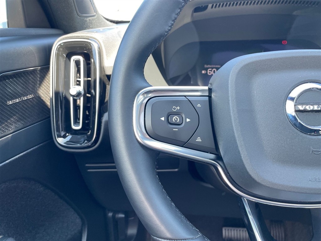 Volvo XC40 Recharge Extended Range Ultimate 252HK 5d Aut. - Image 17
