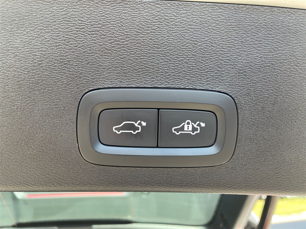 Volvo XC40 Recharge Extended Range Ultimate 252HK 5d Aut. - Image 22