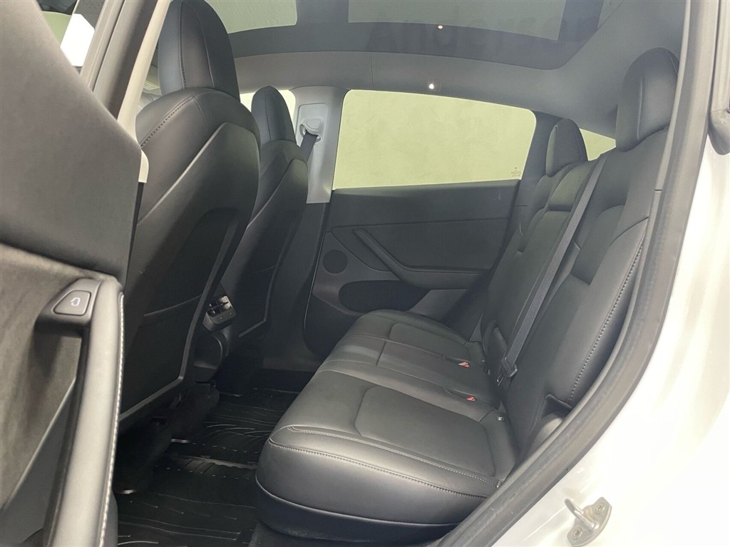 Tesla Model Y EL Long Range AWD 514HK 5d Aut. - Image 10