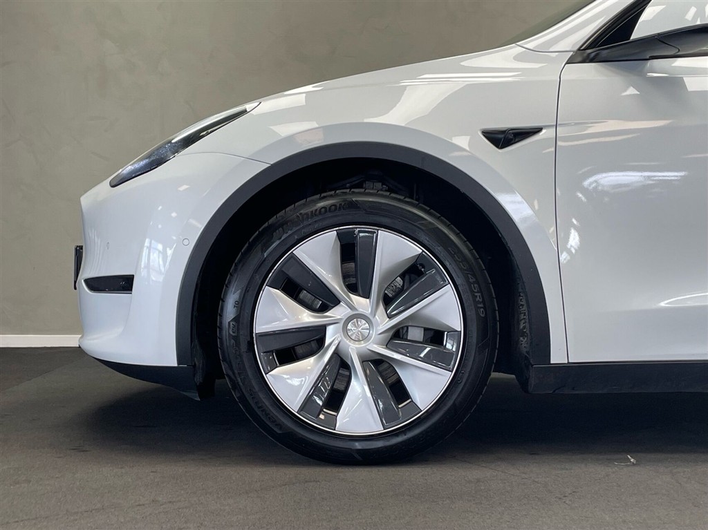 Tesla Model Y EL Long Range AWD 514HK 5d Aut. - Image 2