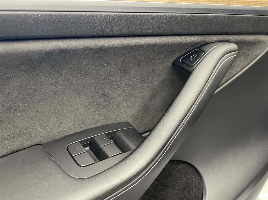 Tesla Model Y EL Long Range AWD 514HK 5d Aut. - Image 12
