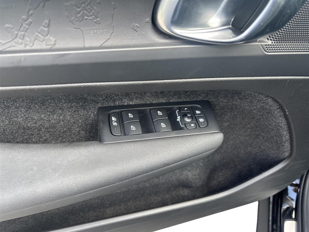 Volvo XC40 P6 Recharge Plus 231HK 5d Aut. - Image 9