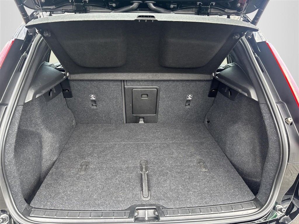 Volvo XC40 P6 Recharge Plus 231HK 5d Aut. - Image 10