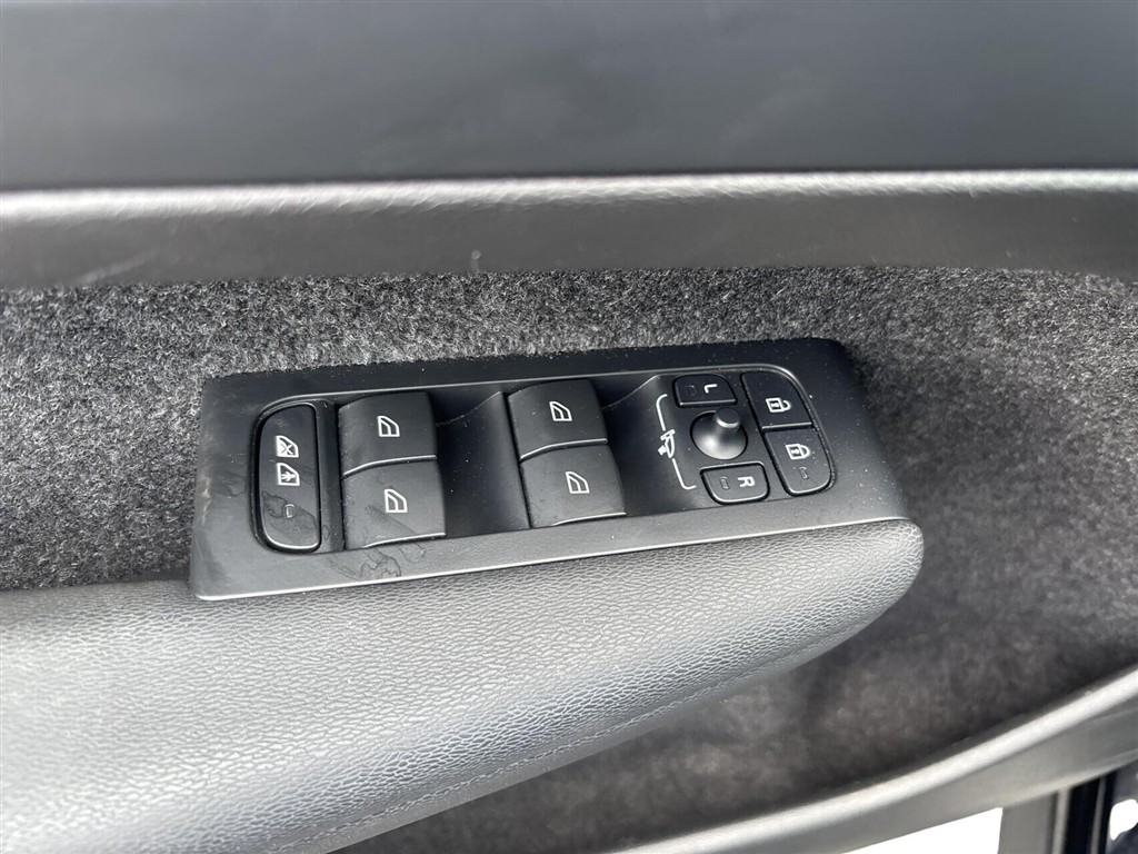 Volvo XC40 P6 Recharge Plus 231HK 5d Aut. - Image 12