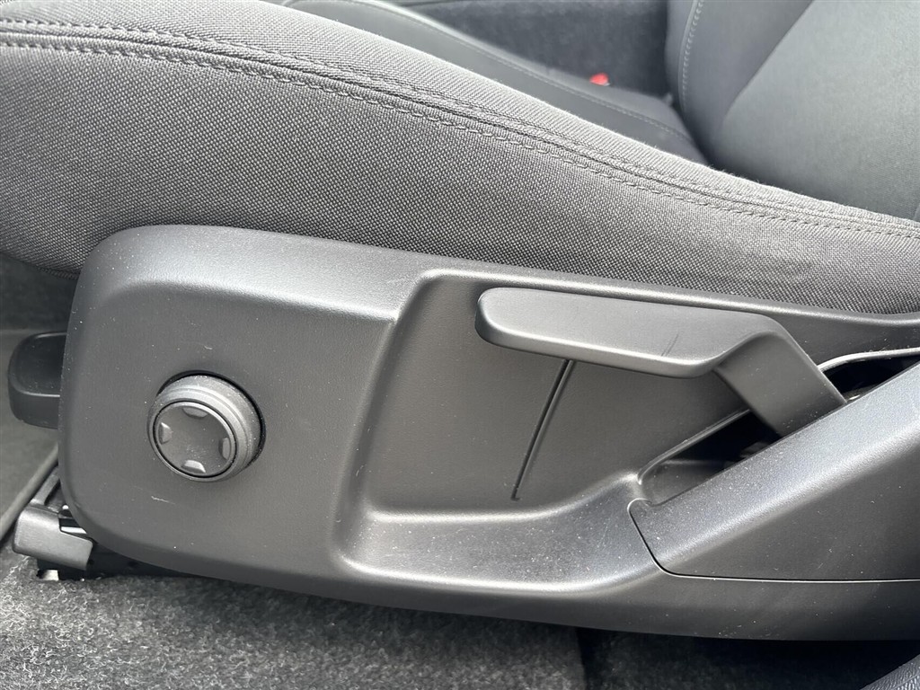 Volvo XC40 P6 Recharge Plus 231HK 5d Aut. - Image 13